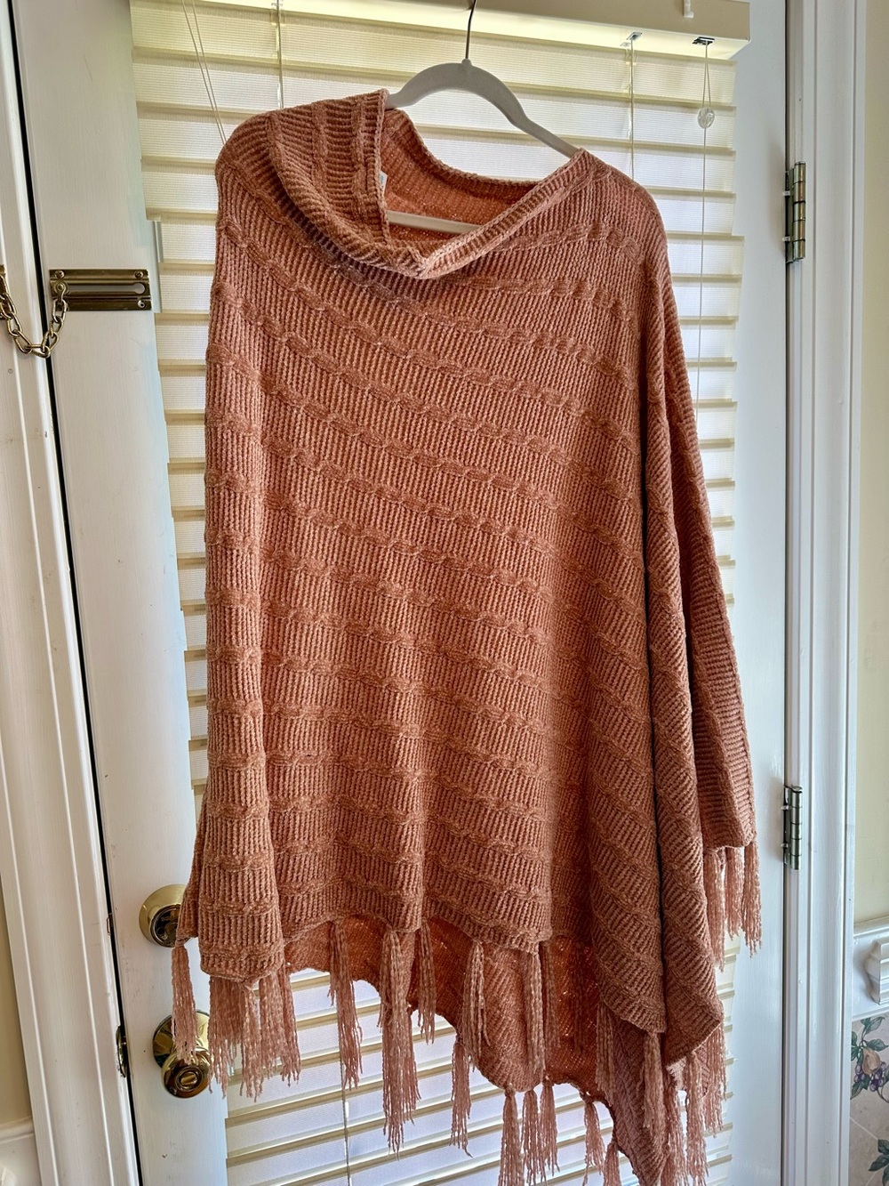 LuLaRoe Mimi Wrap/Poncho in Dusty Rose with fringe - Picture 4 of 4